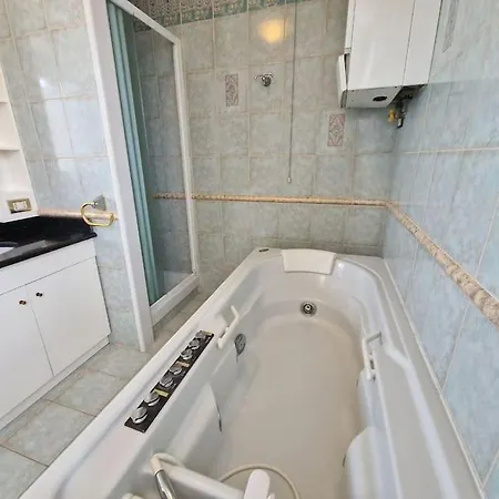 Domen House * Чивитанова-Марке